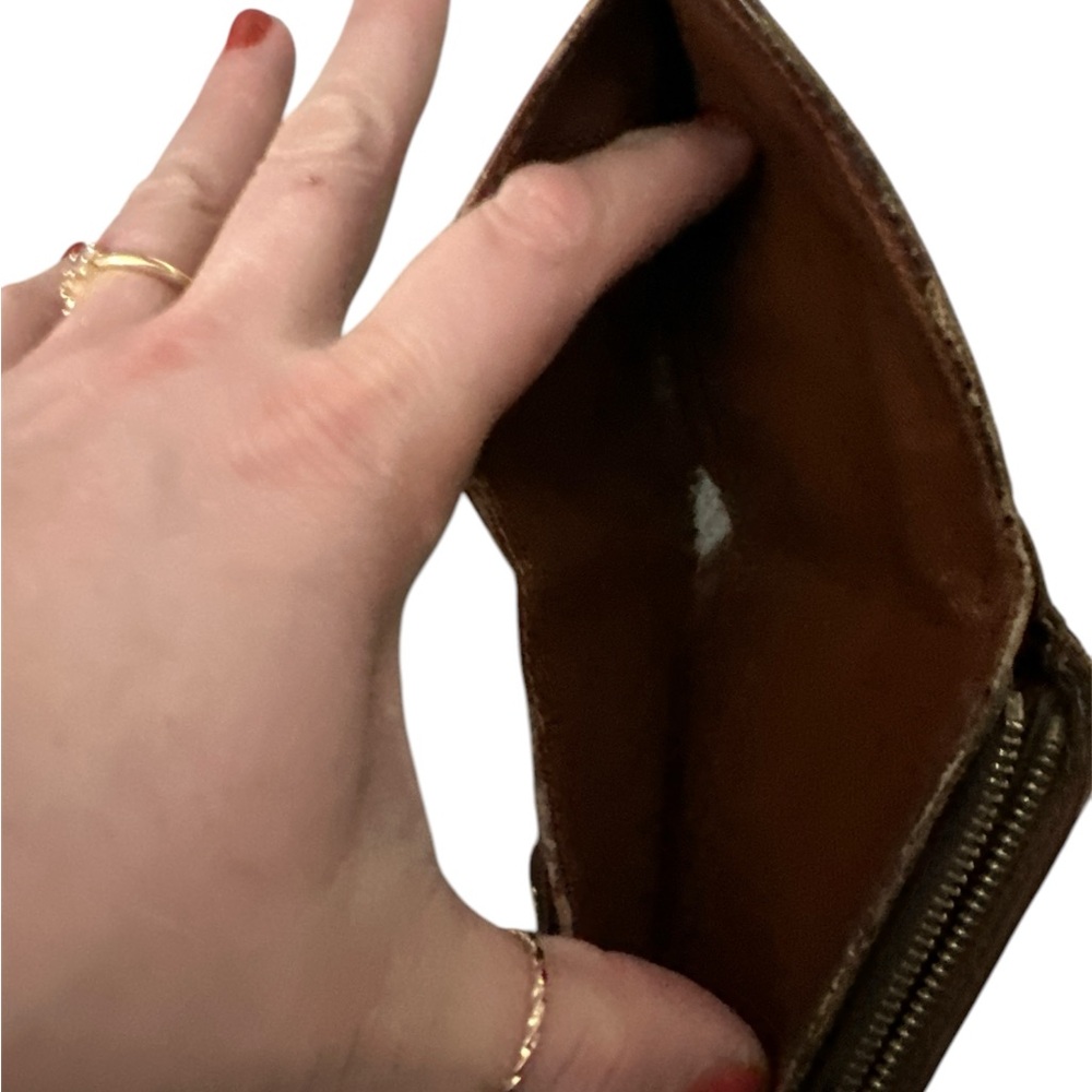 Louis Vuitton Monogram Wallet has a little wear on Corner good condition cute 🥰 - Picture 7 of 16